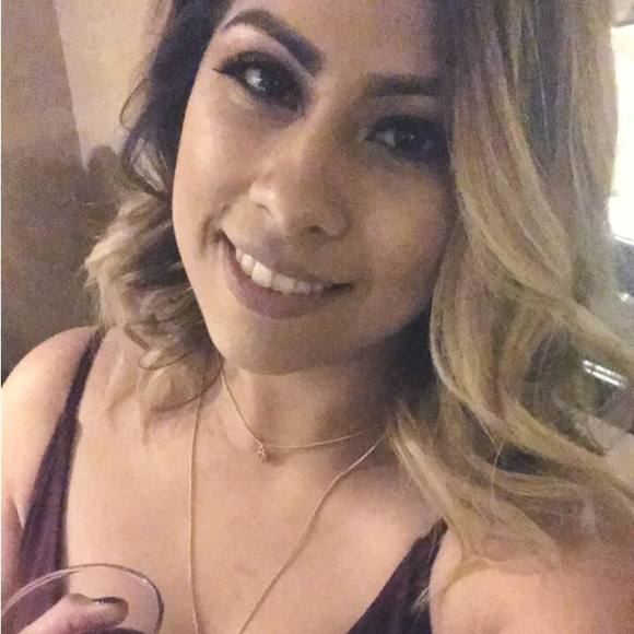 Meet your Posher, Marcela - Picture 1 of 1